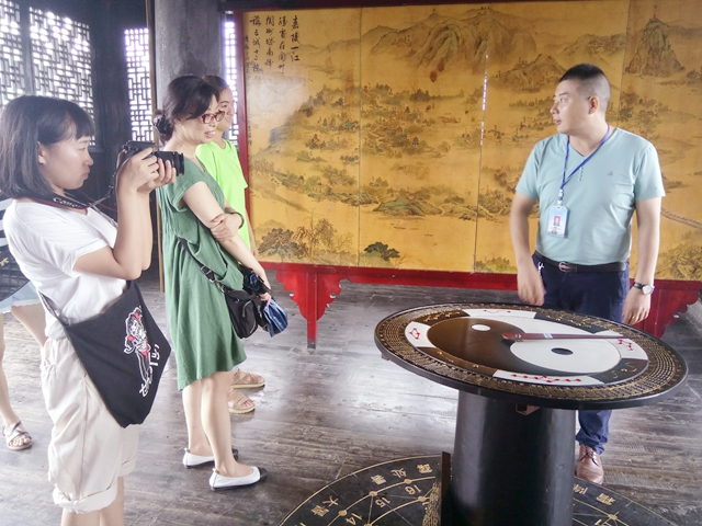 听热心叔叔话华光楼.jpg